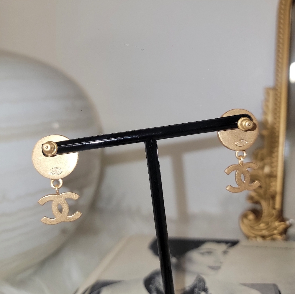 Chanel Black and Gold Earrings - Picture 3 of 7